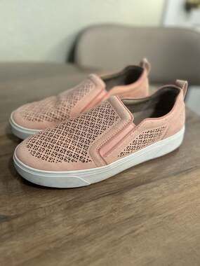 Vionic Kimmie Perf Suede Slip-On Sneakers in Rose
